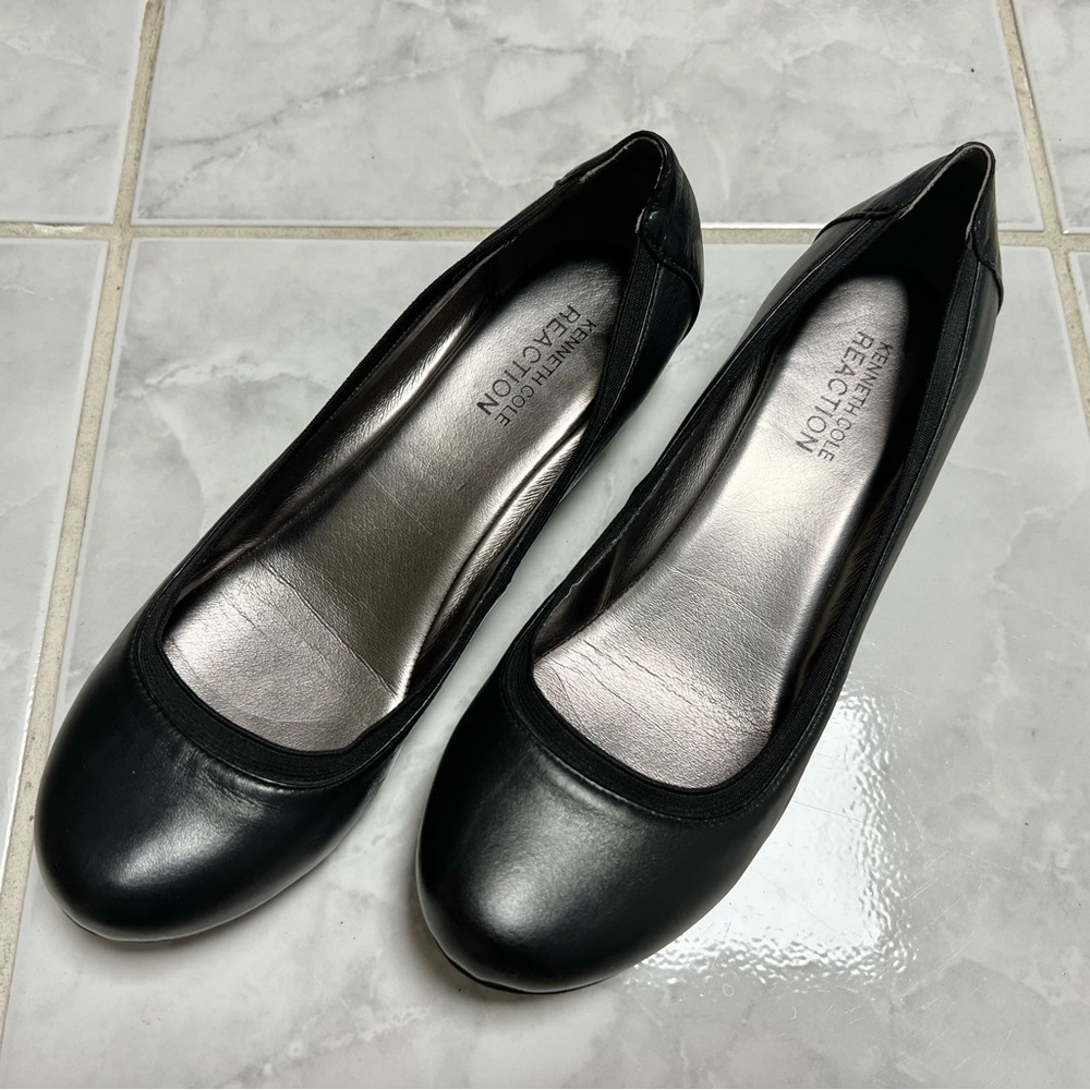 Kenneth Cole black leather flats size 5.5